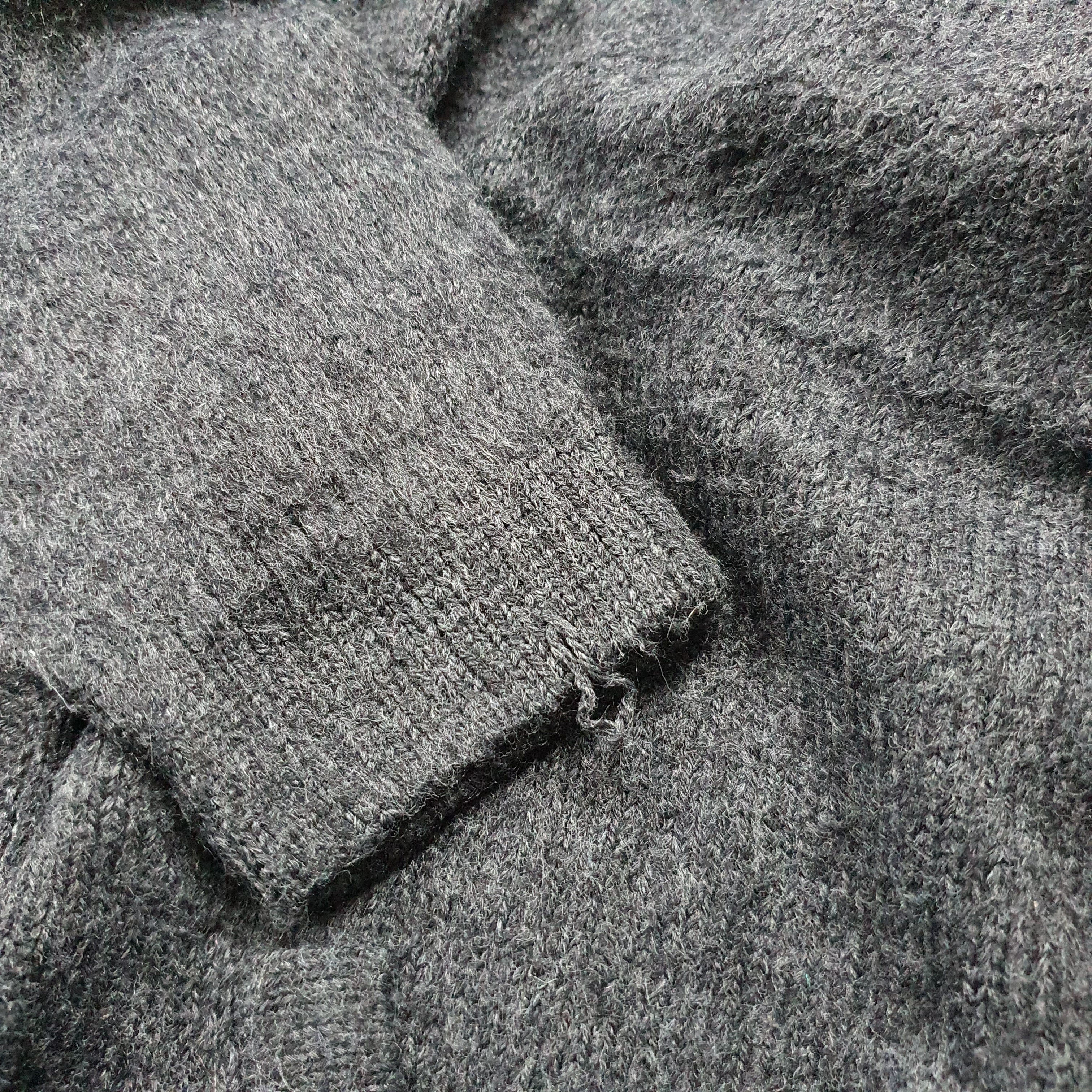 [L] gray cardigan