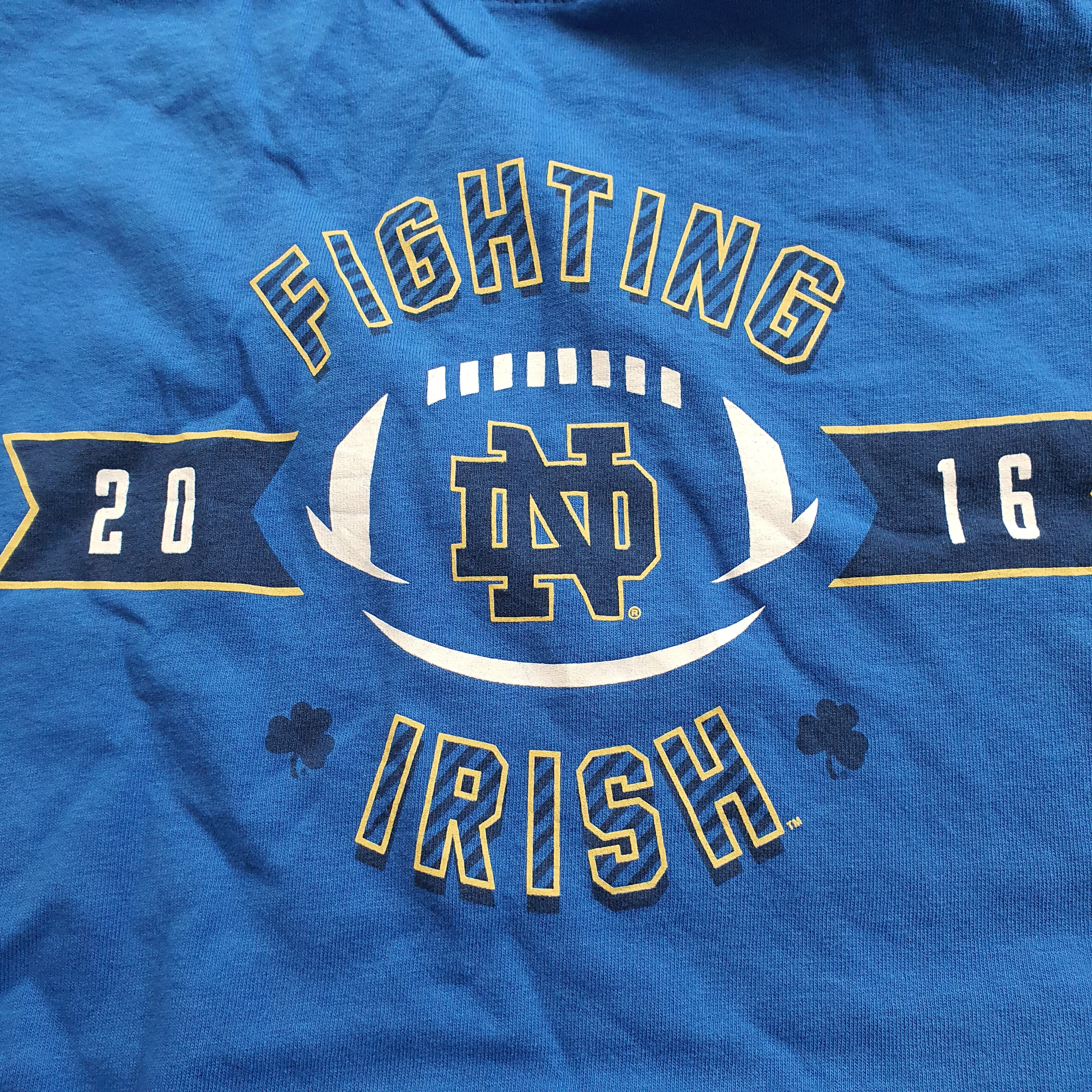 [S] Fighting Irish T-Shirt mit Backprint - NJVintage